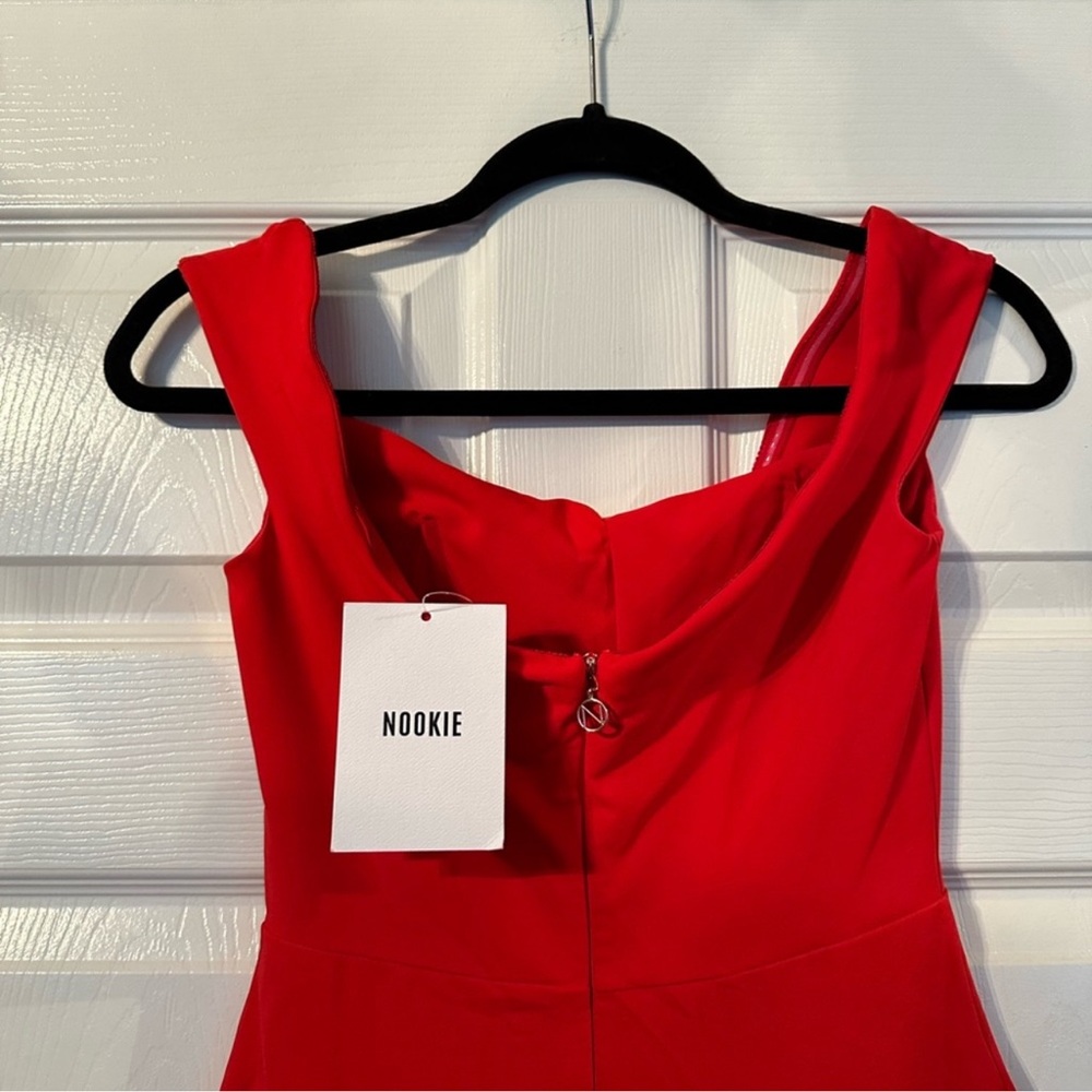 Red new gown - Picture 4 of 7